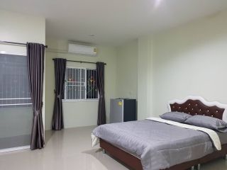 ประเภทห้อง  ห้องนอนเตียงเดี่ยว พ